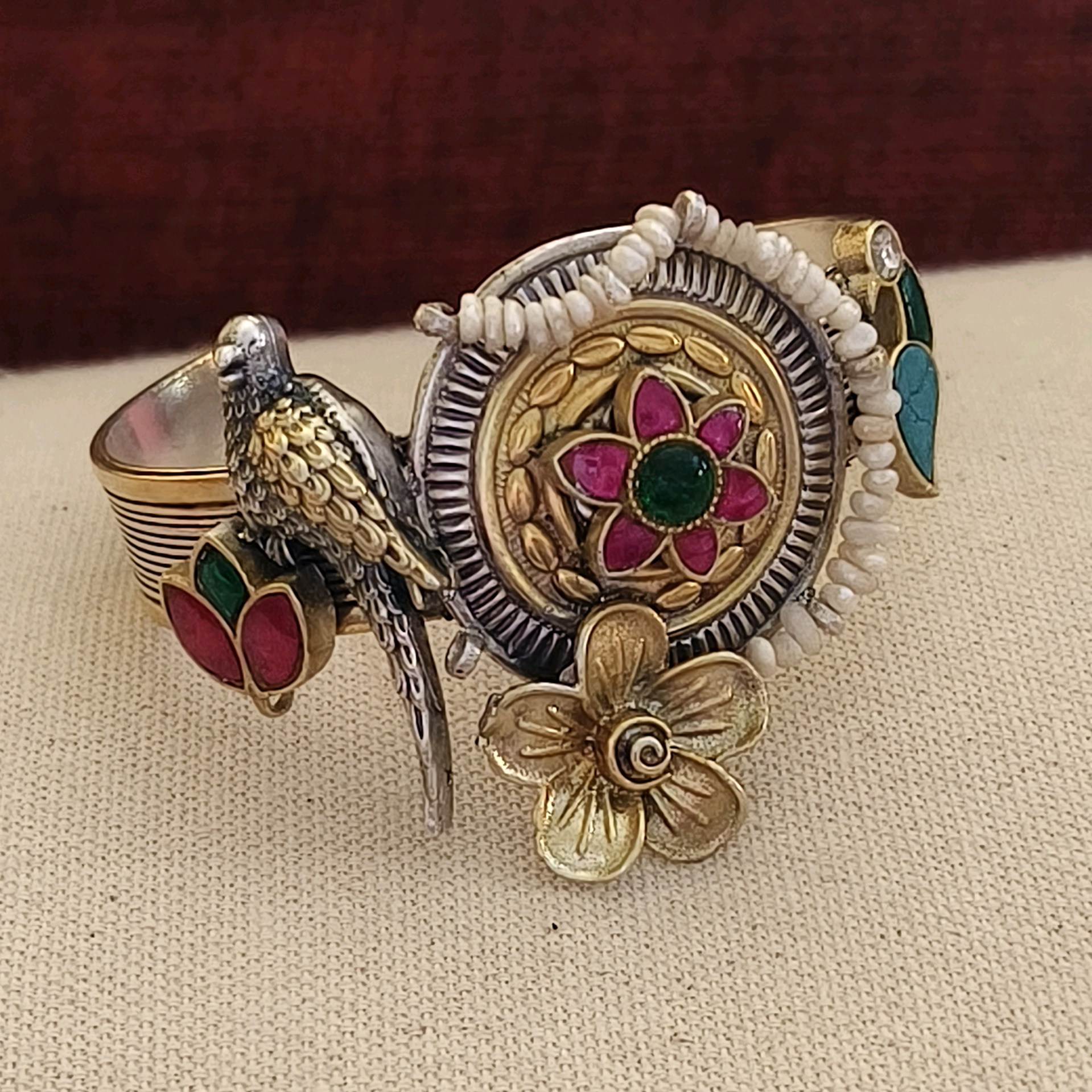 Gharan Bird Motif Broad Kada